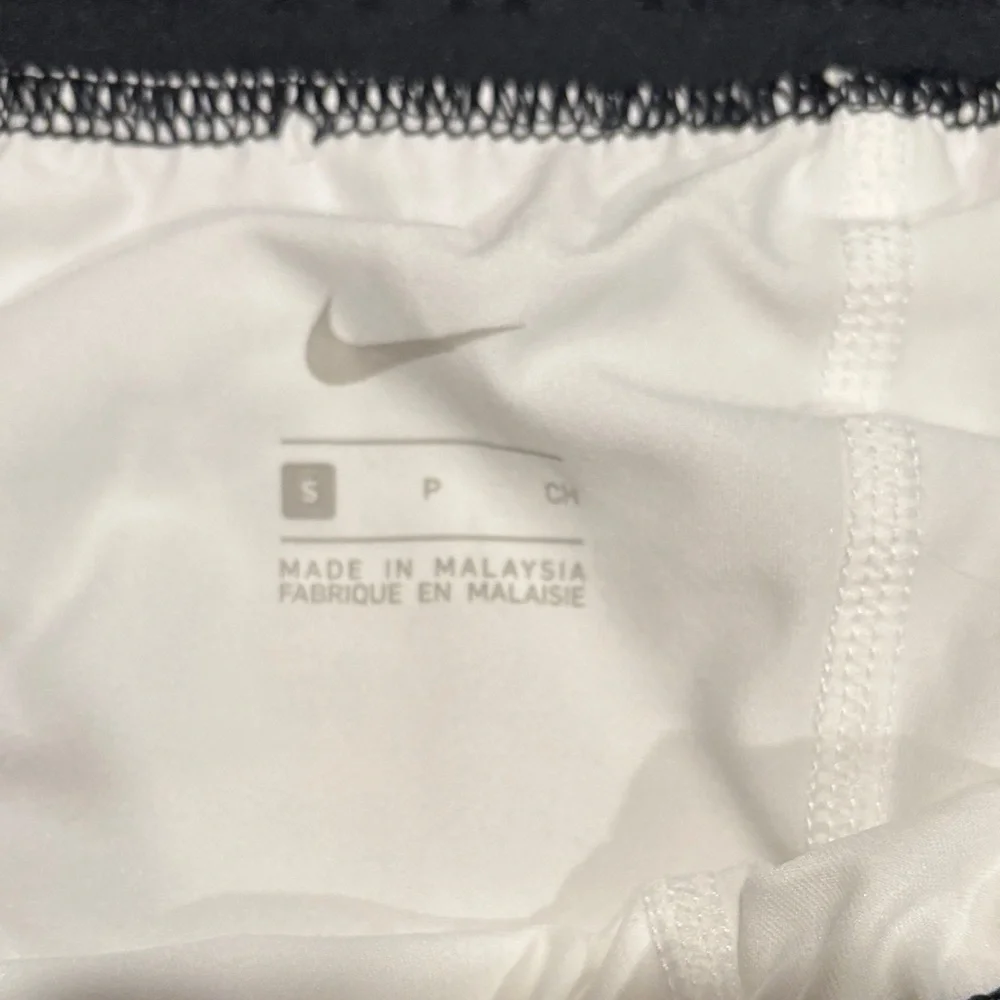 Nike Air Women's 2in1 Running Shorts 3” AQ5634-100 White Size S - Picture 4 of 6